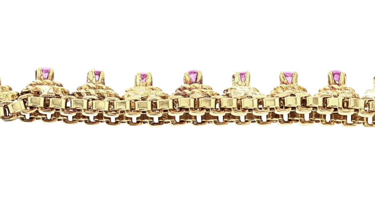 Side view of the bracelet's links
