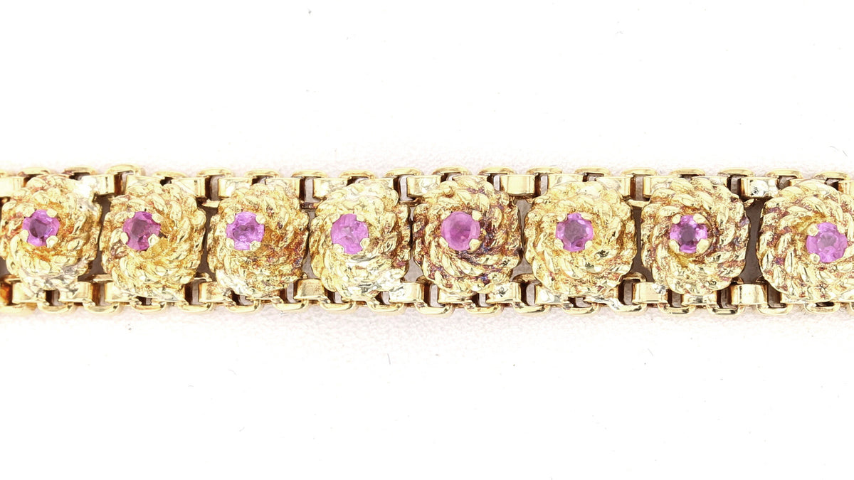 top down view of the bracelet's links