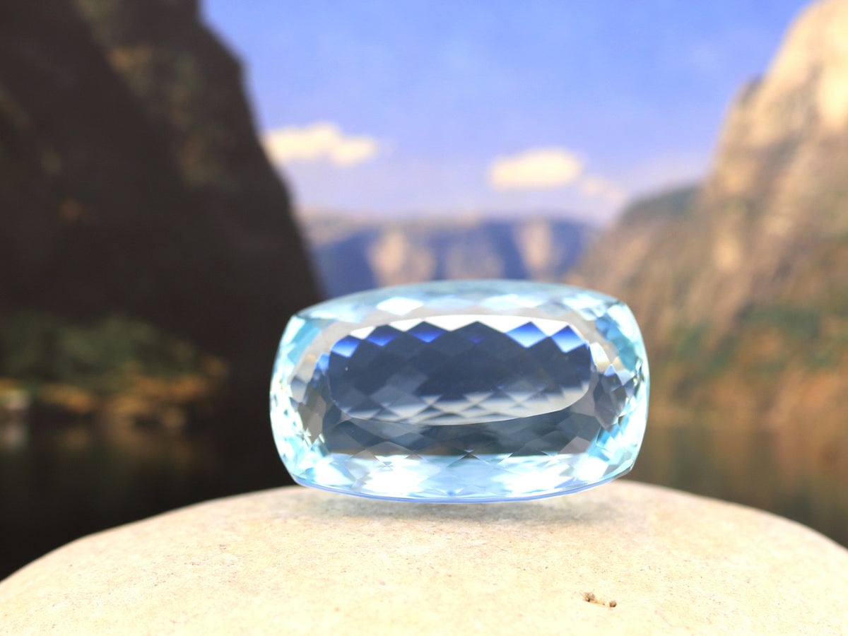 66 Carat Natural Aquamarine - David's Antiques & Jewelry