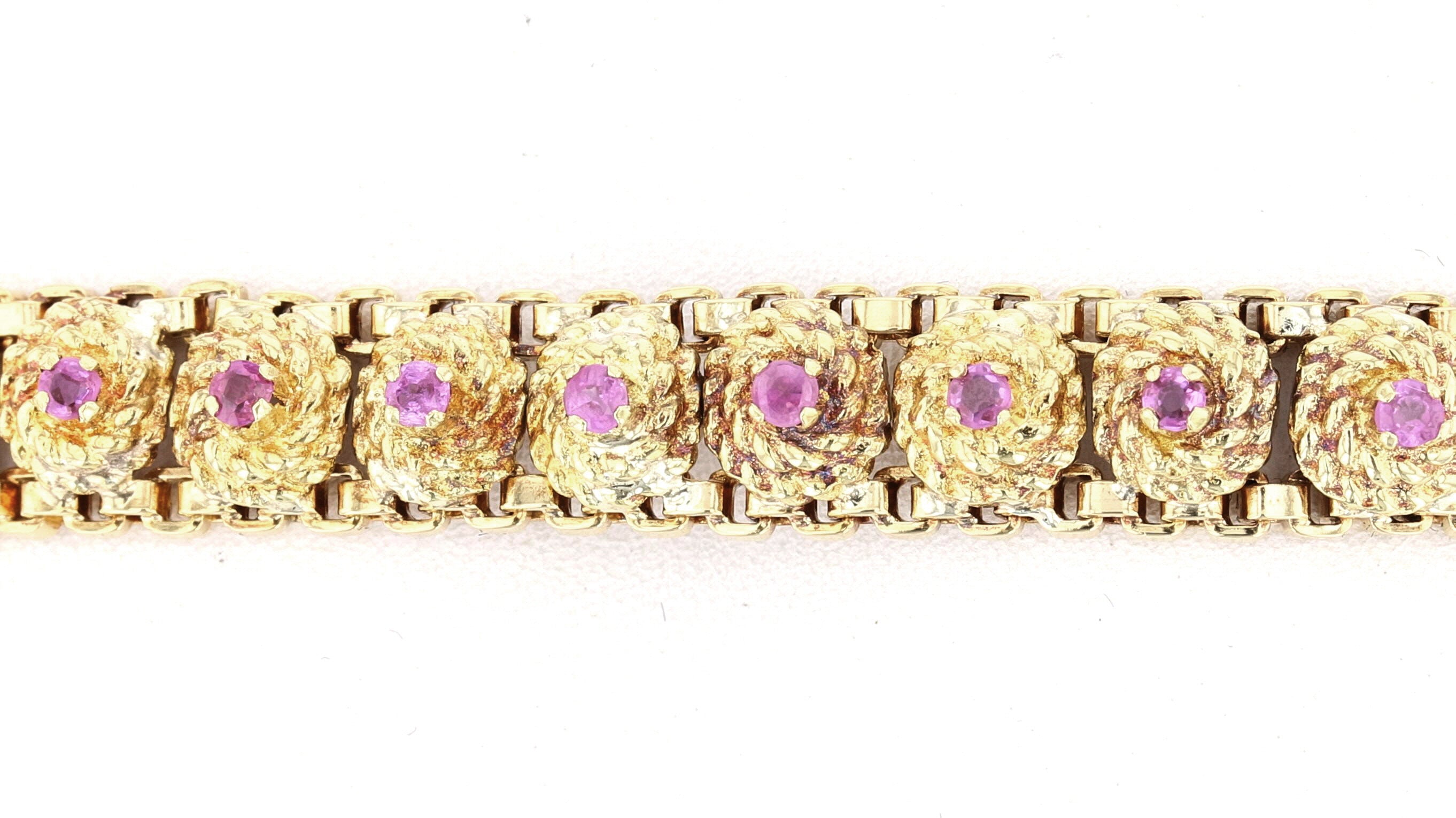 top down view of the bracelet's links