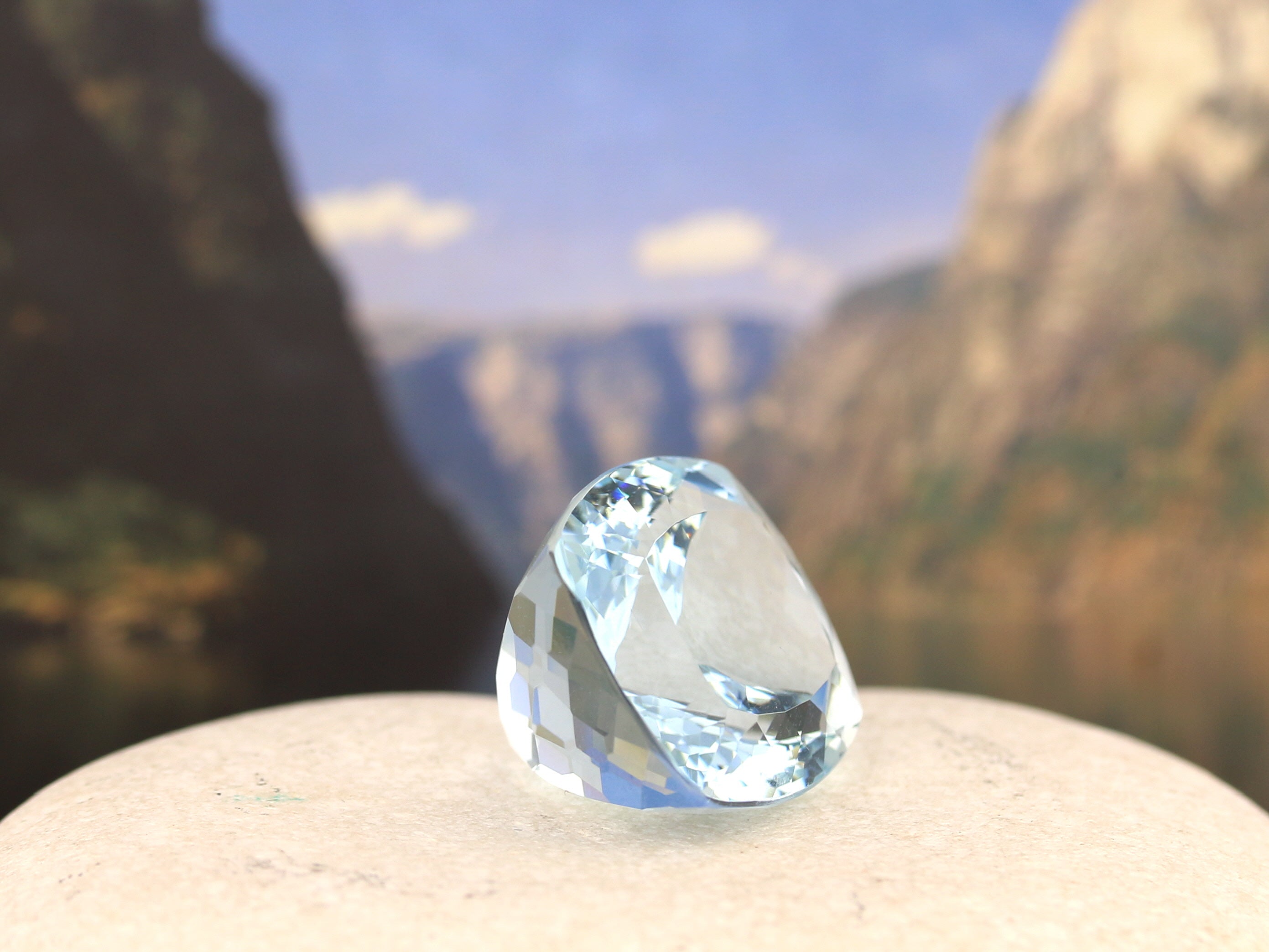 66 Carat Natural Aquamarine - David's Antiques & Jewelry